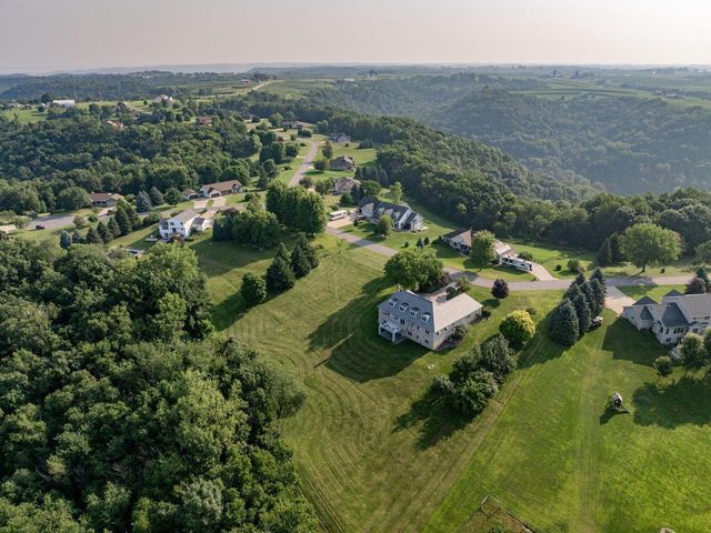 N1583 Meadow Ridge ROAD, La Crosse, WI 54601