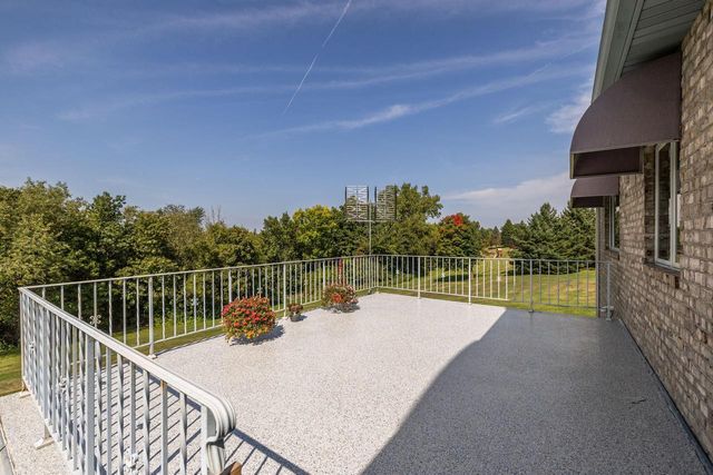 N1583 Meadow Ridge ROAD, La Crosse, WI 54601