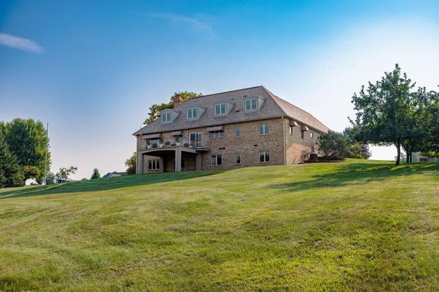 N1583 Meadow Ridge ROAD, La Crosse, WI 54601