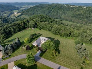 N1583 Meadow Ridge ROAD, La Crosse, WI 54601