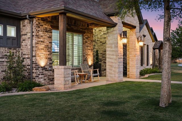 1202 N 14th Place, Wolfforth, TX 79382