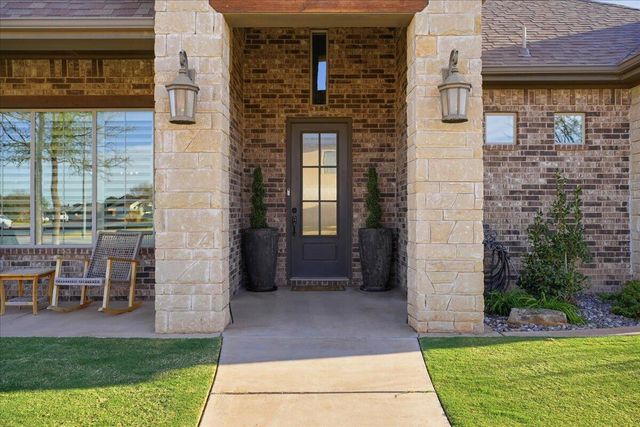 1202 N 14th Place, Wolfforth, TX 79382