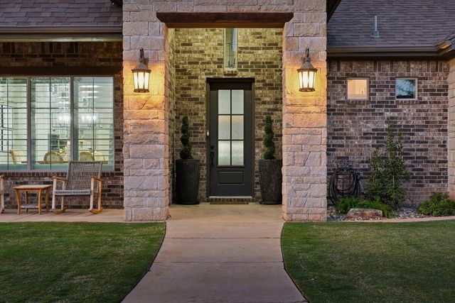 1202 N 14th Place, Wolfforth, TX 79382