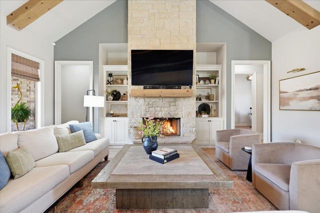 1202 N 14th Place, Wolfforth, TX 79382