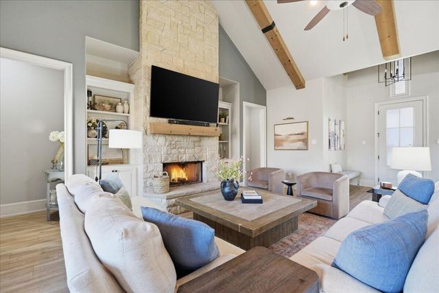1202 N 14th Place, Wolfforth, TX 79382