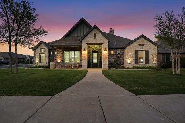 1202 N 14th Place, Wolfforth, TX 79382