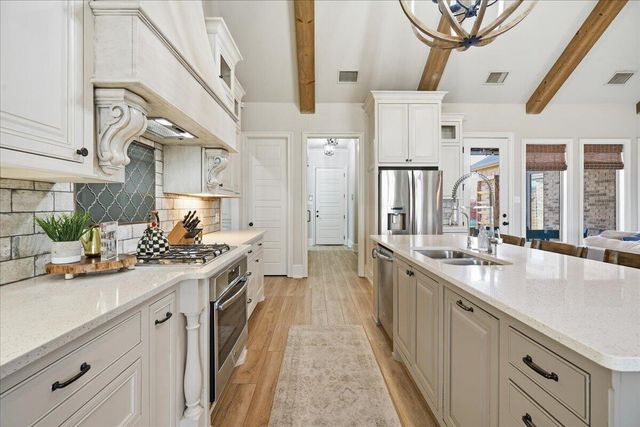 1202 N 14th Place, Wolfforth, TX 79382