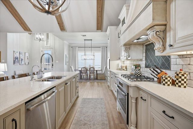 1202 N 14th Place, Wolfforth, TX 79382