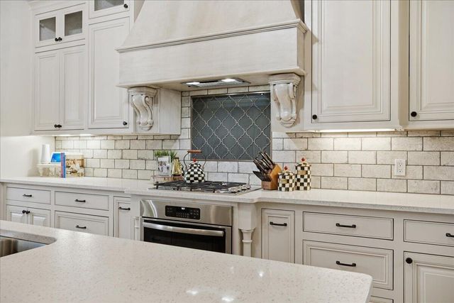 1202 N 14th Place, Wolfforth, TX 79382