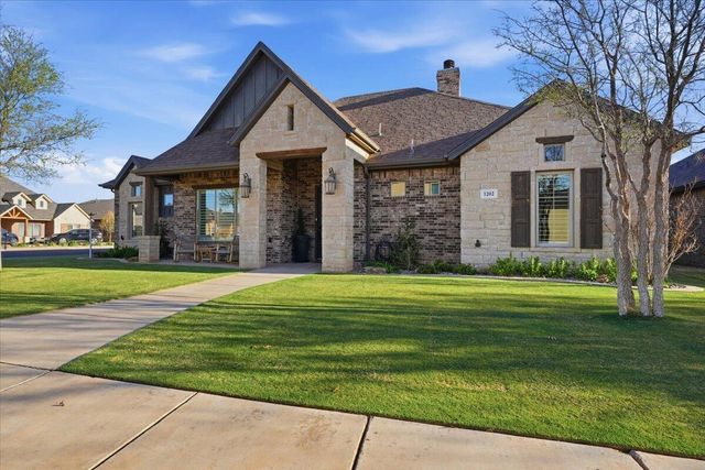 1202 N 14th Place, Wolfforth, TX 79382