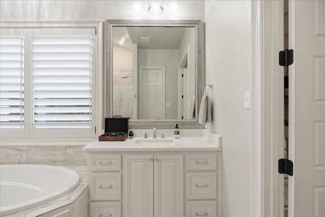 1202 N 14th Place, Wolfforth, TX 79382