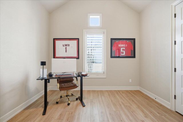 1202 N 14th Place, Wolfforth, TX 79382