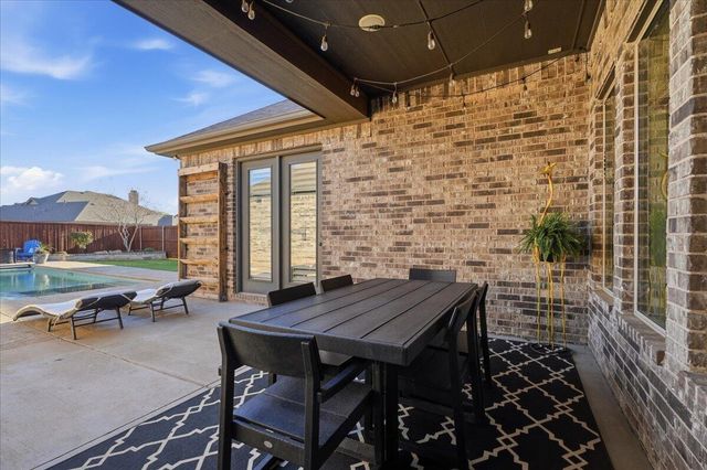 1202 N 14th Place, Wolfforth, TX 79382