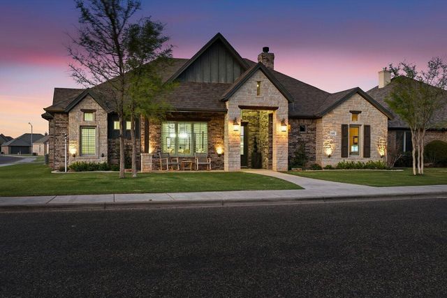 1202 N 14th Place, Wolfforth, TX 79382