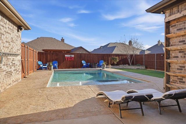 1202 N 14th Place, Wolfforth, TX 79382