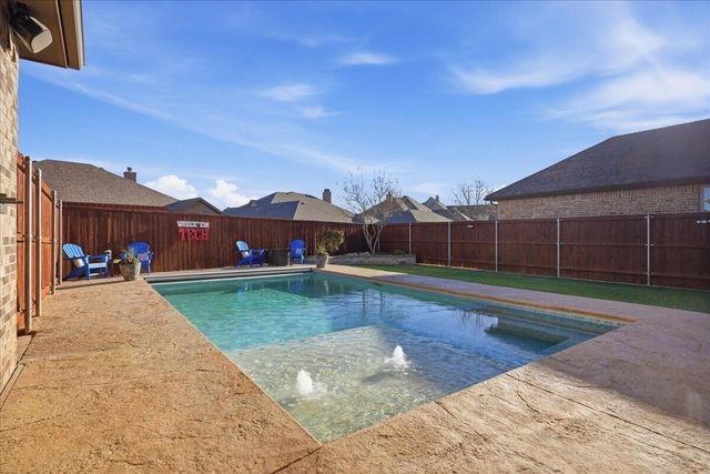1202 N 14th Place, Wolfforth, TX 79382