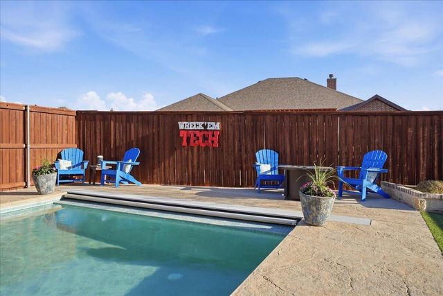 1202 N 14th Place, Wolfforth, TX 79382