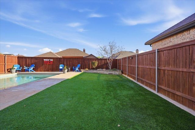1202 N 14th Place, Wolfforth, TX 79382