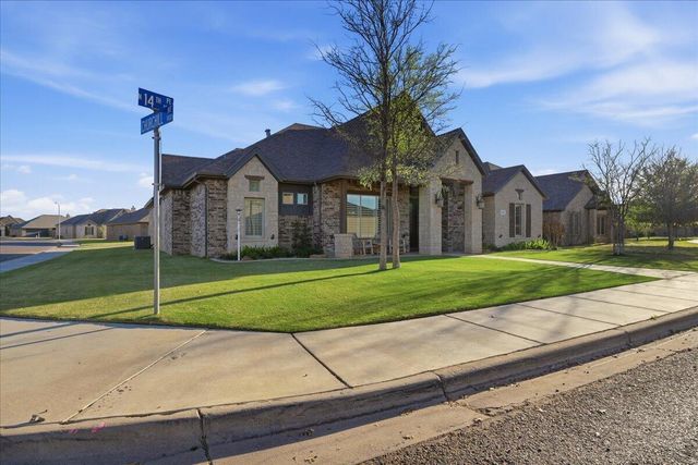 1202 N 14th Place, Wolfforth, TX 79382