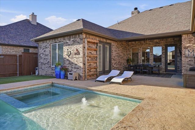 1202 N 14th Place, Wolfforth, TX 79382