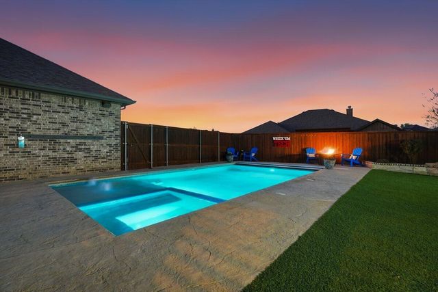 1202 N 14th Place, Wolfforth, TX 79382