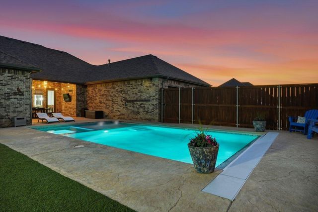 1202 N 14th Place, Wolfforth, TX 79382