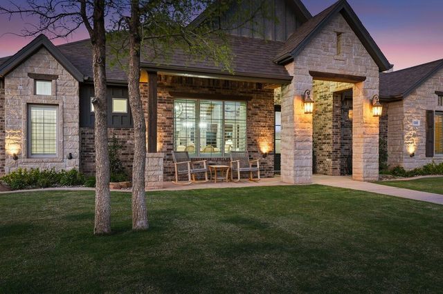 1202 N 14th Place, Wolfforth, TX 79382