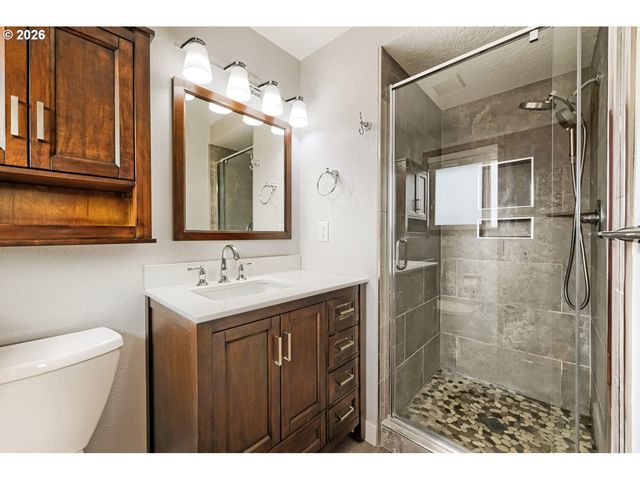 15207 Se ONDO RIVERA Dr, Damascus, OR 97089