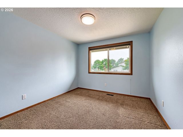 15207 Se ONDO RIVERA Dr, Damascus, OR 97089