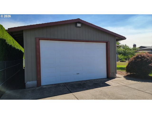 15207 Se ONDO RIVERA Dr, Damascus, OR 97089