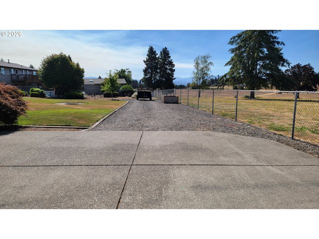 15207 Se ONDO RIVERA Dr, Damascus, OR 97089