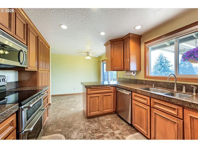 15207 Se ONDO RIVERA Dr, Damascus, OR 97089