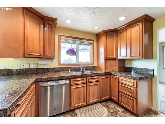 15207 Se ONDO RIVERA Dr, Damascus, OR 97089