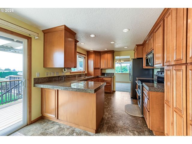 15207 Se ONDO RIVERA Dr, Damascus, OR 97089