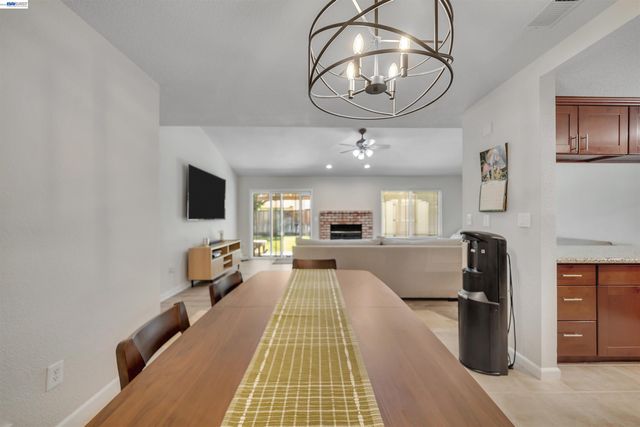 1820 S Willow Creek Dr, Tracy, CA 95376