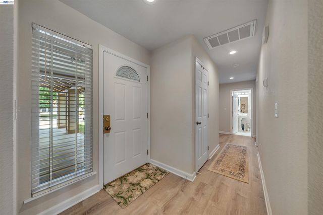 1820 S Willow Creek Dr, Tracy, CA 95376