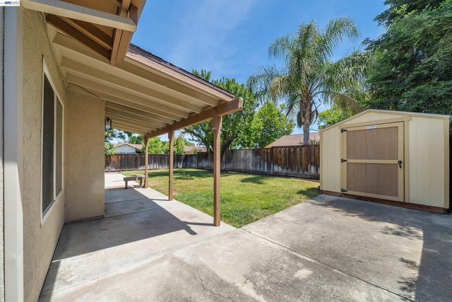1820 S Willow Creek Dr, Tracy, CA 95376