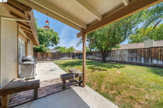 1820 S Willow Creek Dr, Tracy, CA 95376