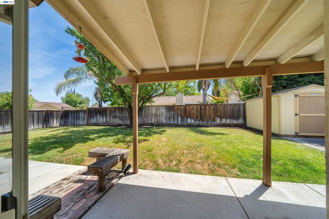 1820 S Willow Creek Dr, Tracy, CA 95376