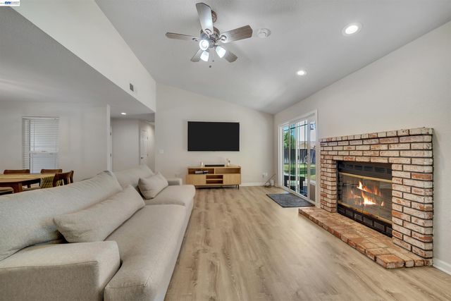 1820 S Willow Creek Dr, Tracy, CA 95376