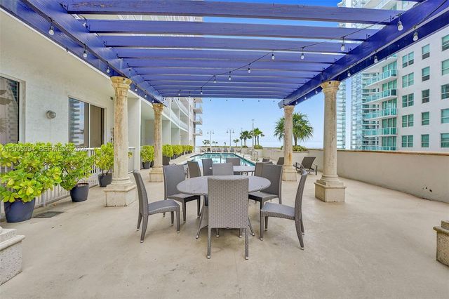 1200 Brickell Bay Dr 1910, Miami, FL 33131
