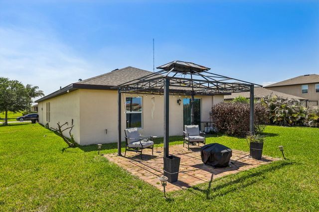923 Bent Creek Drive, Fort Pierce, FL 34947