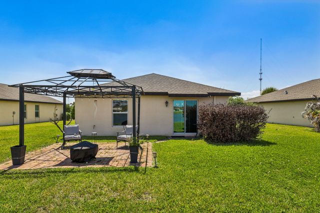 923 Bent Creek Drive, Fort Pierce, FL 34947