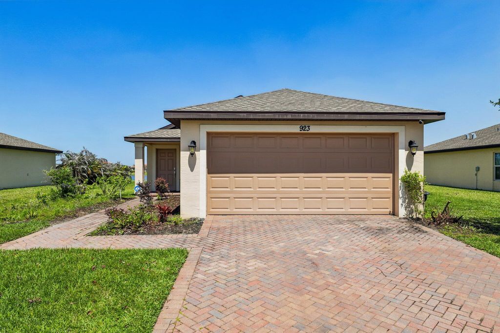 923 Bent Creek Drive, Fort Pierce, FL 34947