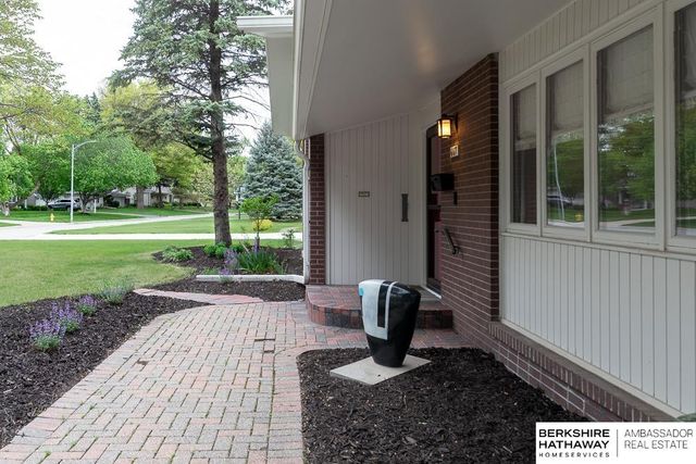 667 Dillon Drive, Omaha, NE 68132