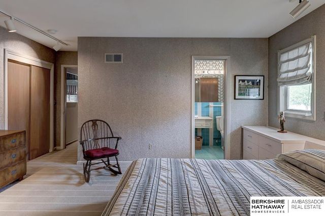 667 Dillon Drive, Omaha, NE 68132