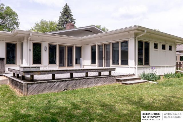 667 Dillon Drive, Omaha, NE 68132