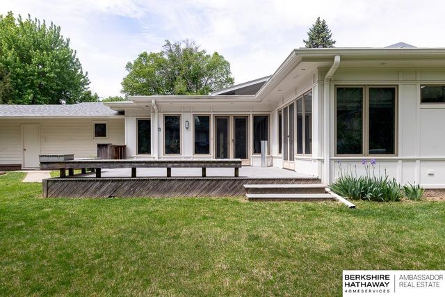 667 Dillon Drive, Omaha, NE 68132