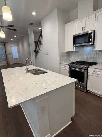 771 N Academy Ave, New Braunfels, TX 78130