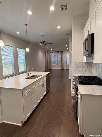 771 N Academy Ave, New Braunfels, TX 78130